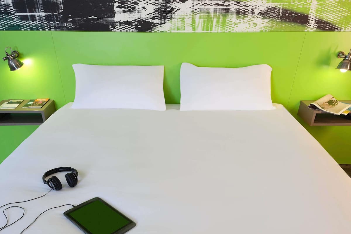 Family Suite, 1 Double Bed with Sofa bed | Premium bedding, desk, soundproofing, iron/ironing board