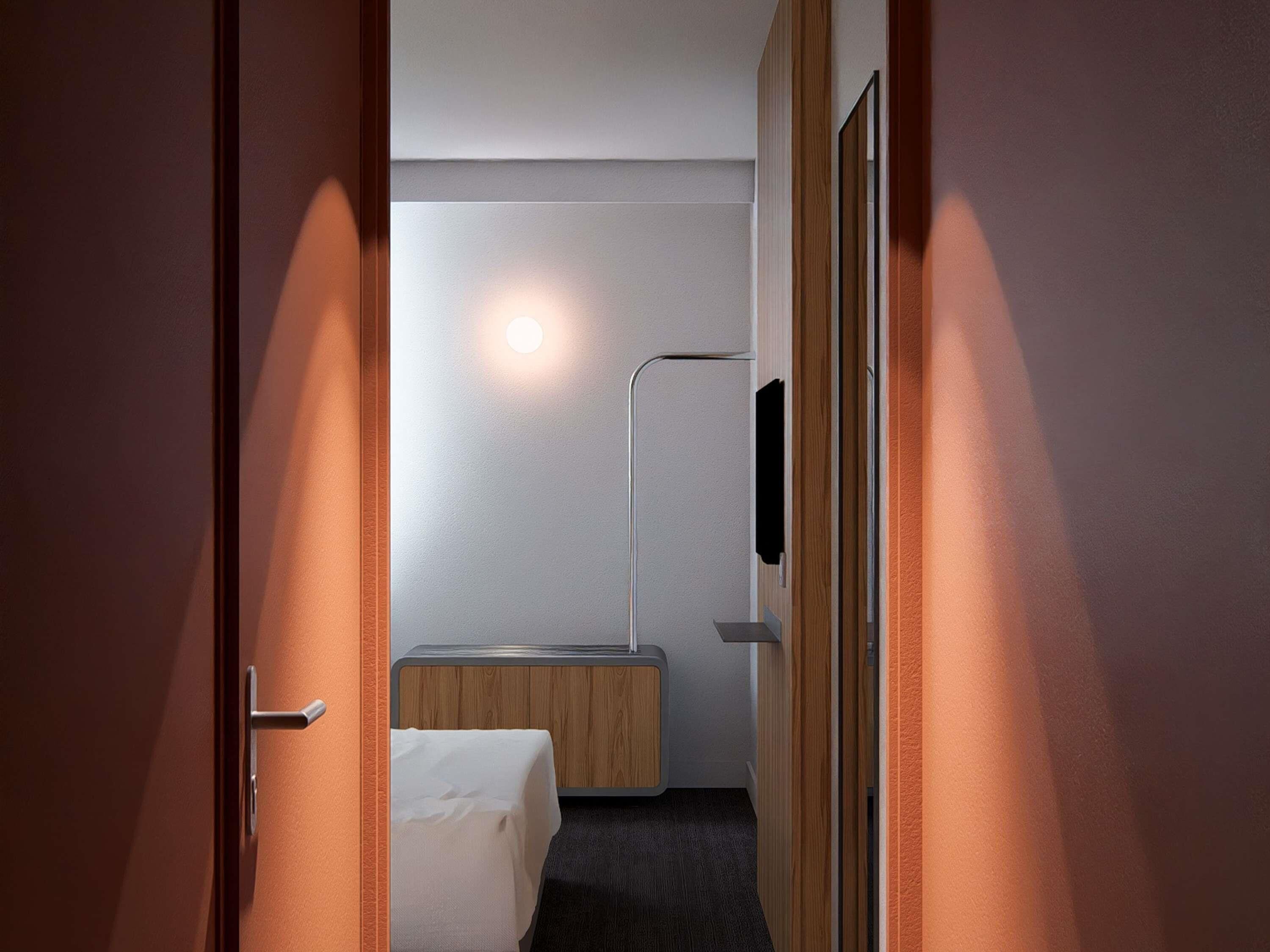 standard room, 1 double bed | premium bedding, desk, soundproofing, iron/ironing board