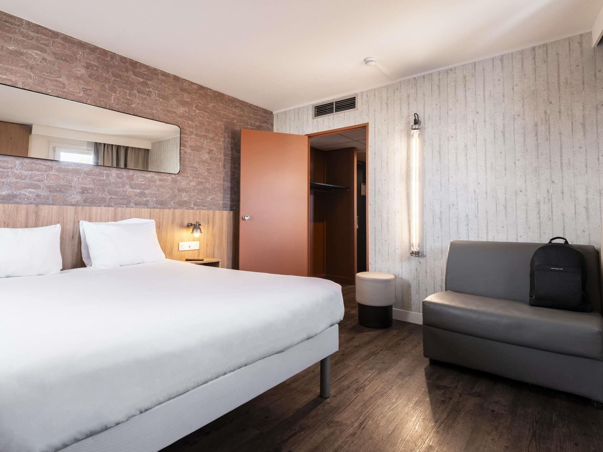 Habitación superior, 1 cama matrimonial | Ropa de cama de alta calidad, escritorio y insonorización 