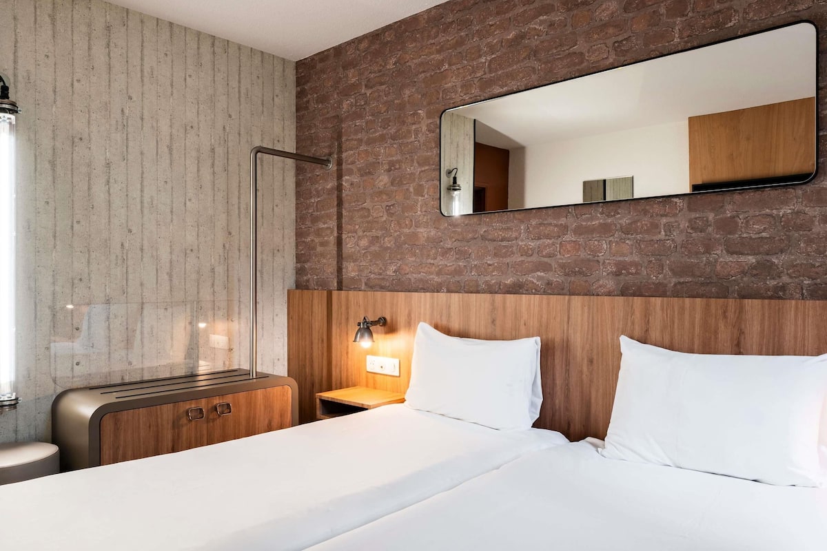 Standard Twin Room, 2 Twin Beds | Premium bedding, desk, soundproofing, iron/ironing board