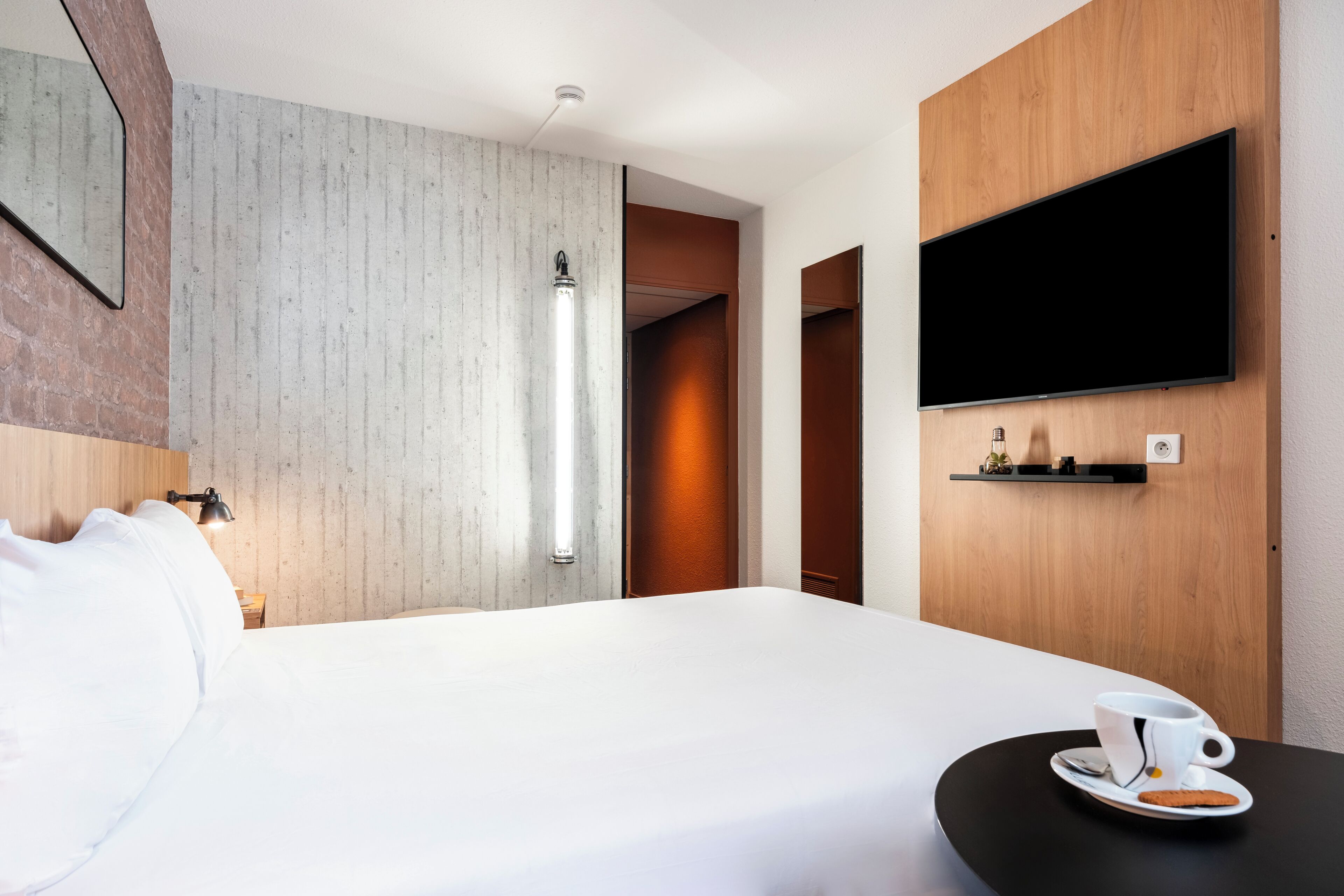 Standaard kamer, 1 tweepersoonsbed | Luxe beddengoed, een bureau, geluiddichte muren