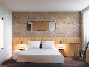Habitación estándar, 1 cama matrimonial | Ropa de cama de alta calidad, escritorio y insonorización