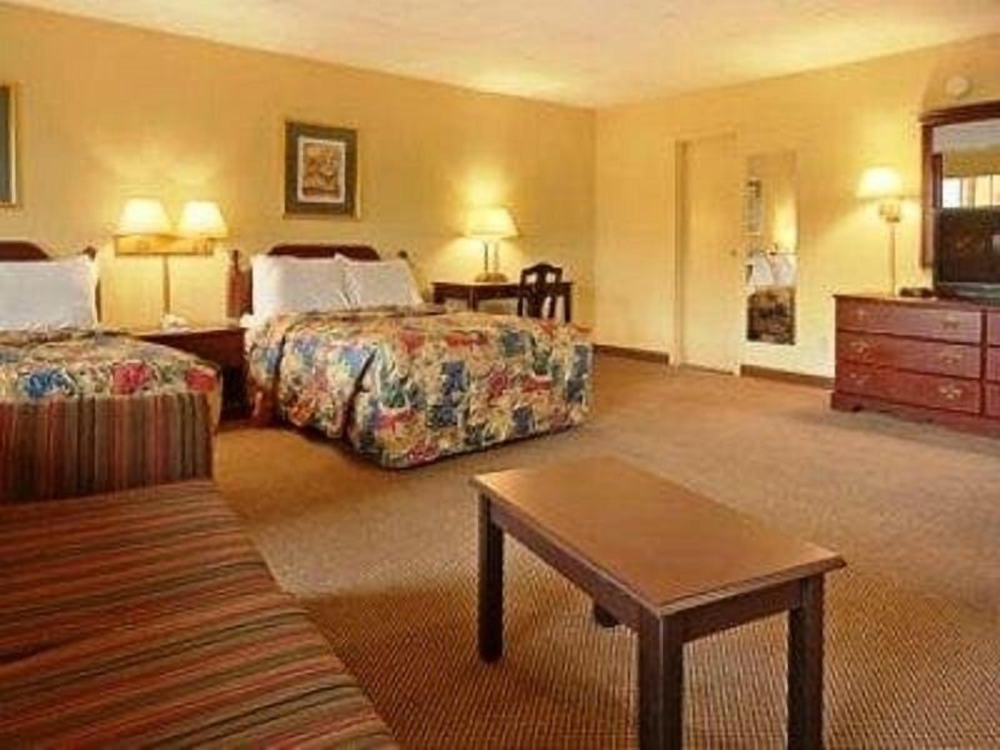 In-room safe, desk, free WiFi