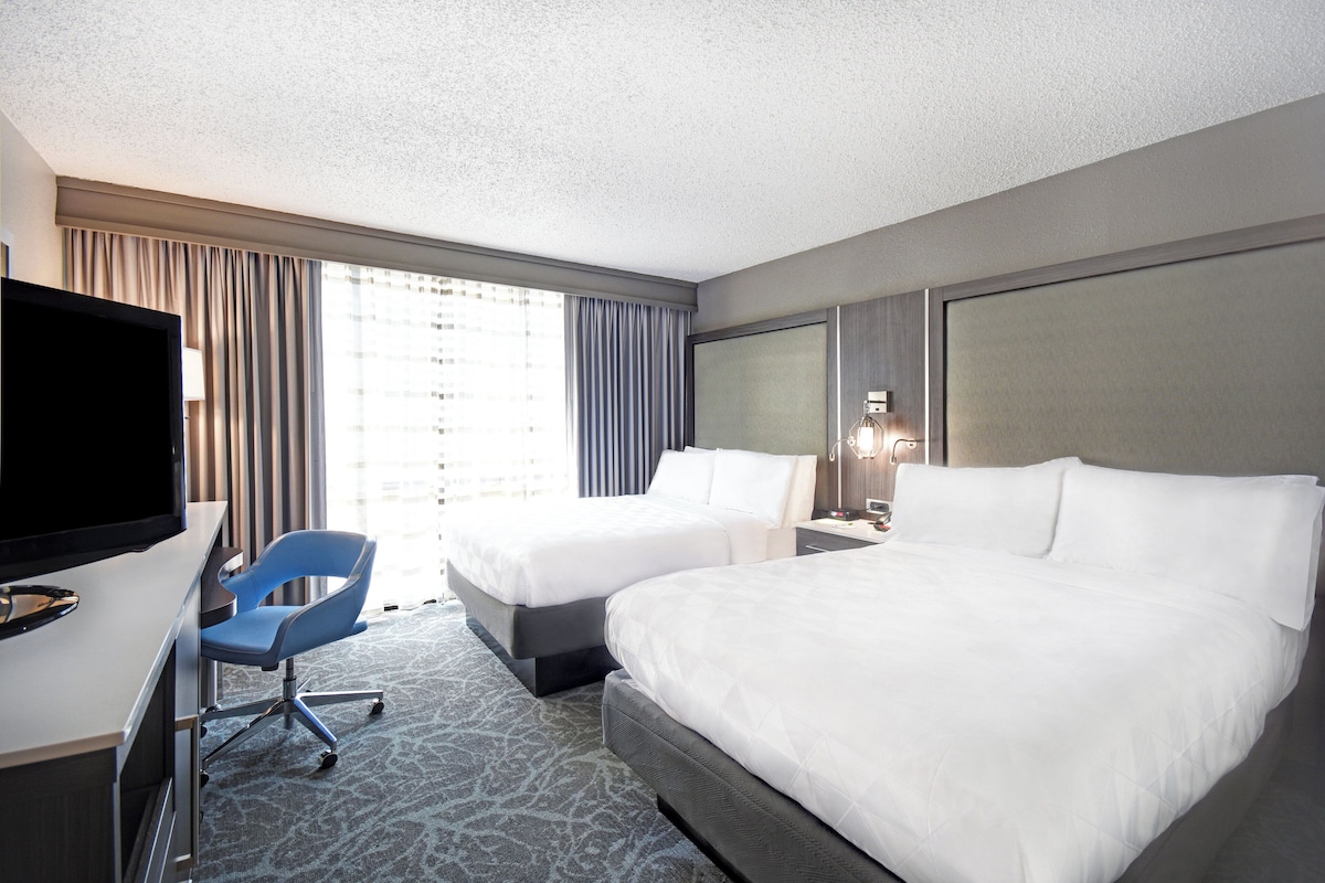 In-room safe, desk, laptop workspace, iron/ironing board