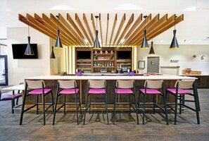 Bar (on property) - Holiday Inn Downtown Memphis by IHG (Memphis)