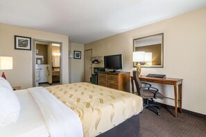 In-room safe, desk, blackout curtains, iron/ironing board - Quality Inn Shawnee (Shawnee)