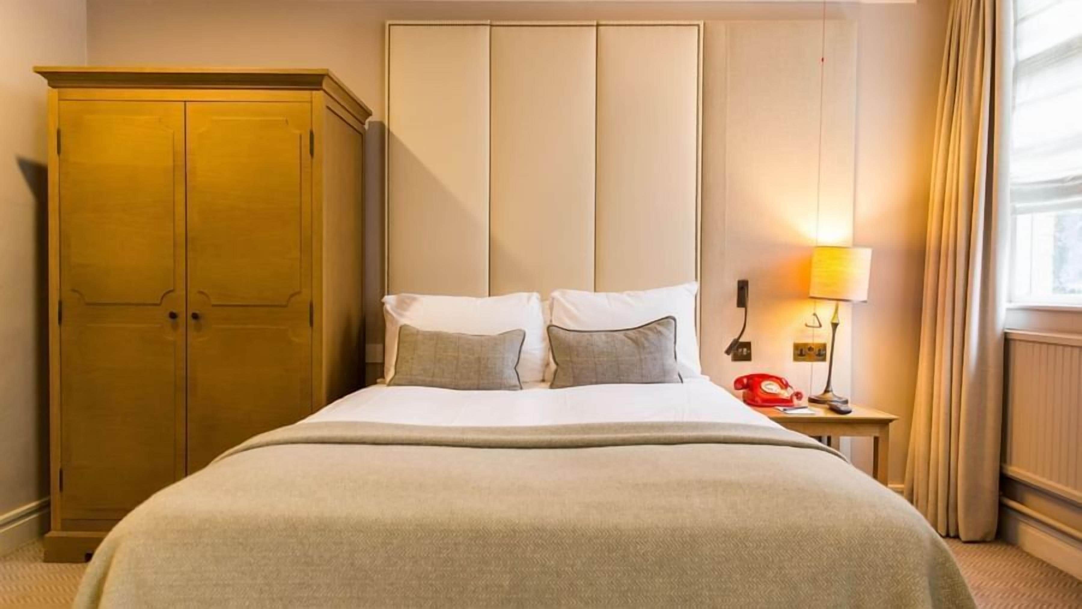 In-room safe, desk, iron/ironing board, free WiFi