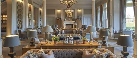 2 bars, pub, lounge dans le hall