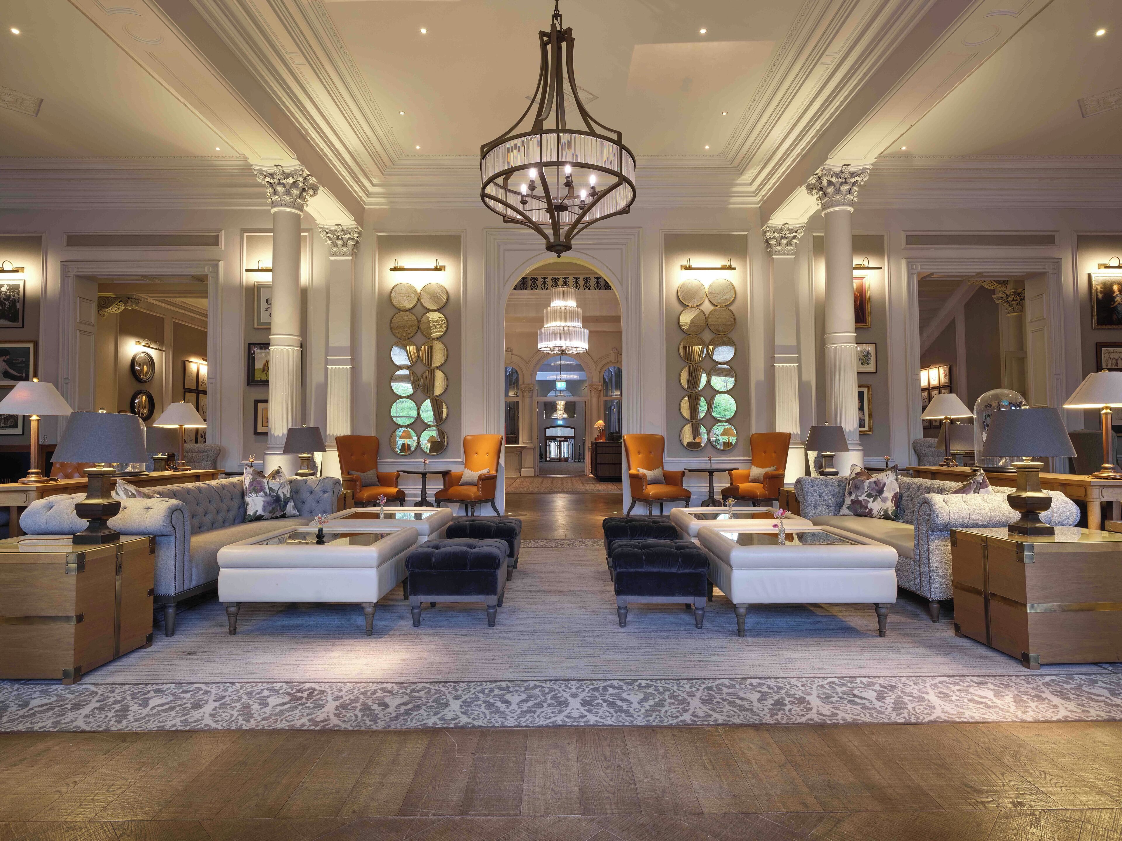 Serviço de jantar, culinária britânica, restaurante ao ar livre 