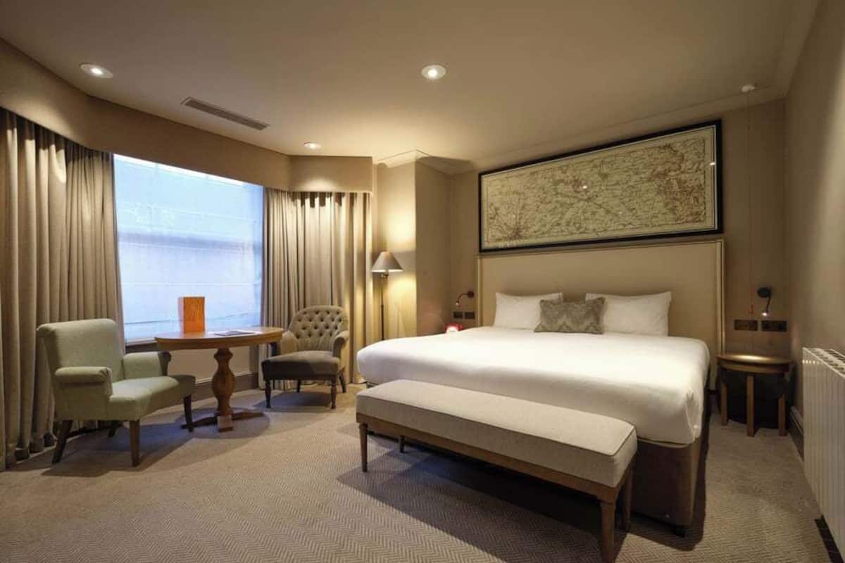 Standard-Doppelzimmer, barrierefrei | Zimmersafe, Schreibtisch, Bügeleisen/Bügelbrett, kostenloses WLAN