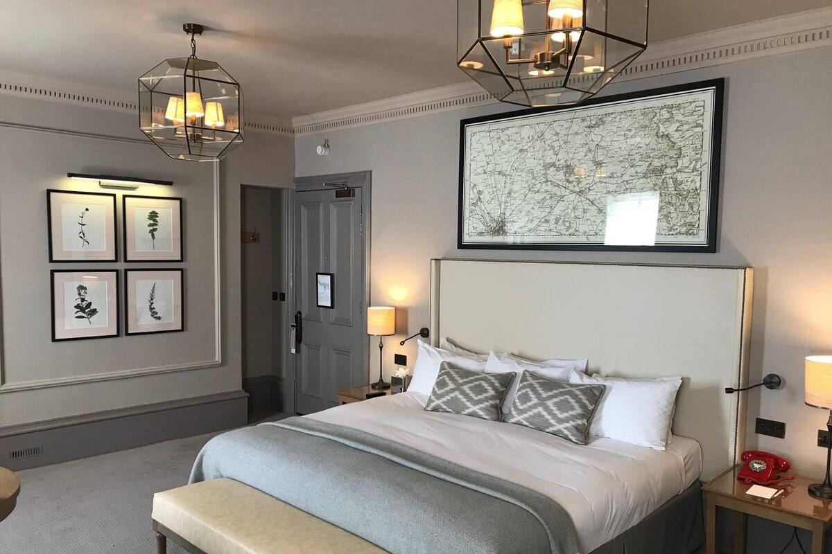In-room safe, desk, iron/ironing board, free WiFi