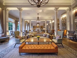 2 Bars/Lounges, Pub, Lobby-Lounge