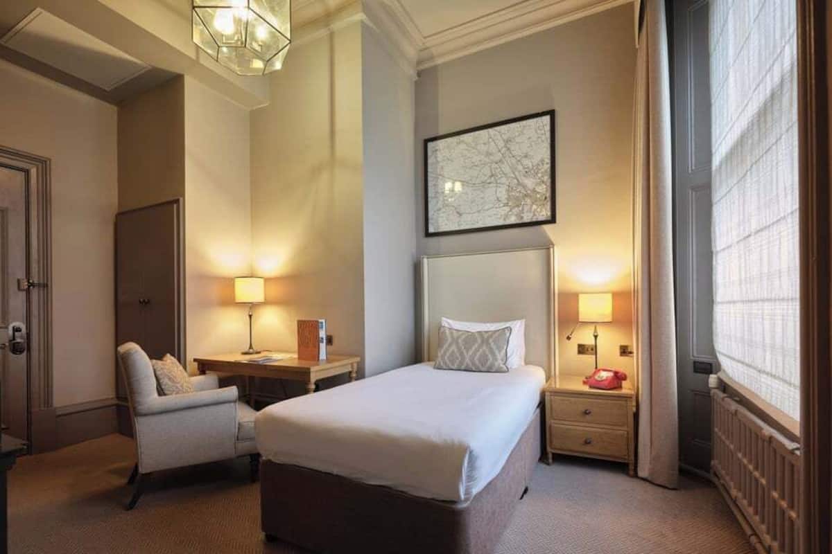 Einzelzimmer | Zimmersafe, Schreibtisch, Bügeleisen/Bügelbrett, kostenloses WLAN