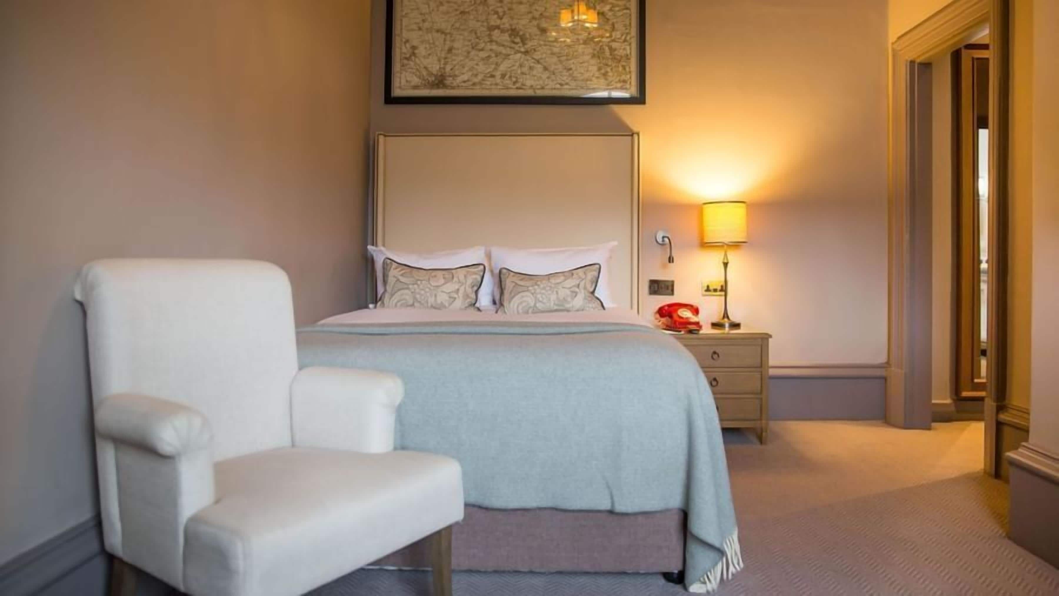 In-room safe, desk, iron/ironing board, free WiFi