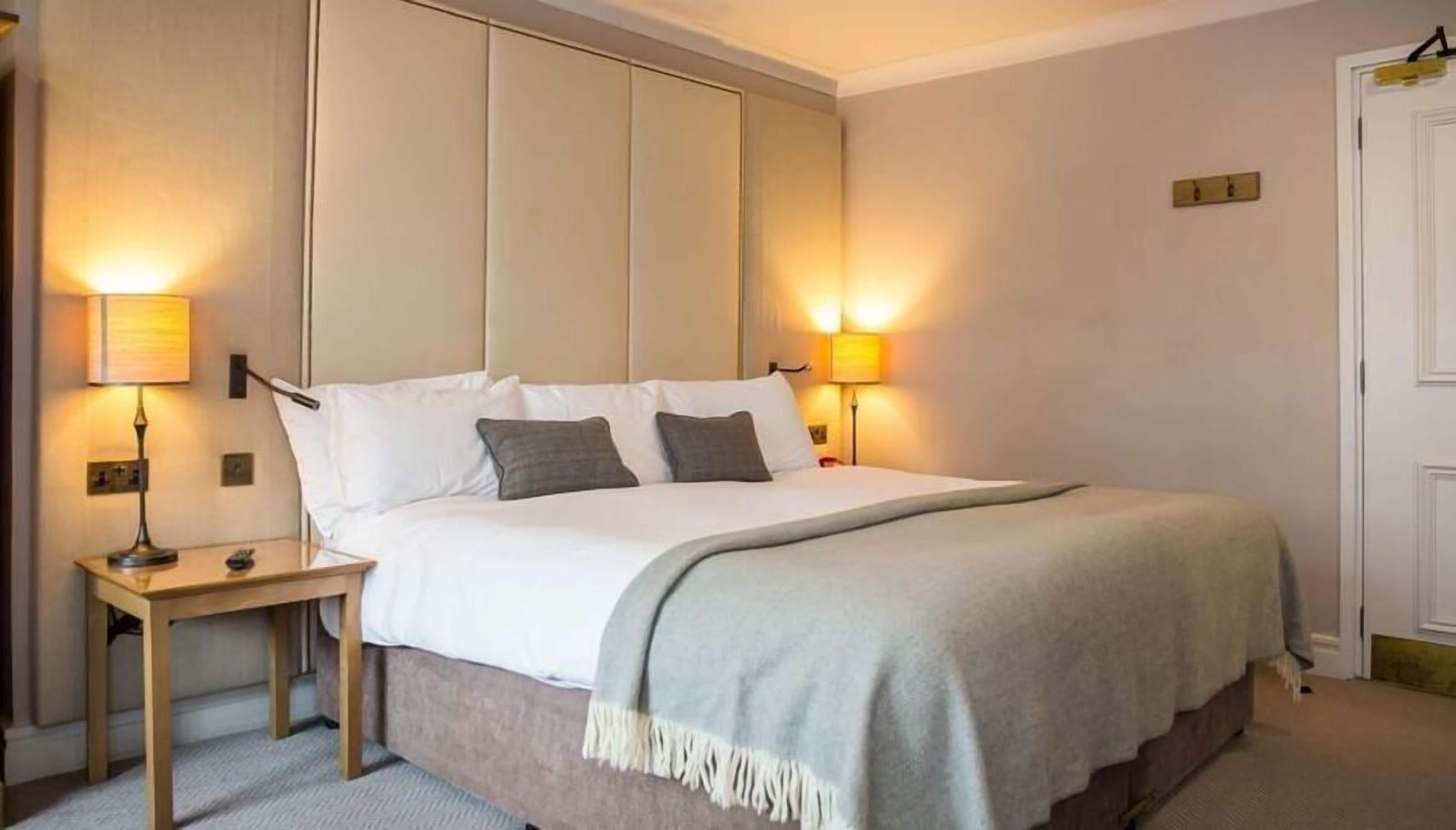 In-room safe, desk, iron/ironing board, free WiFi