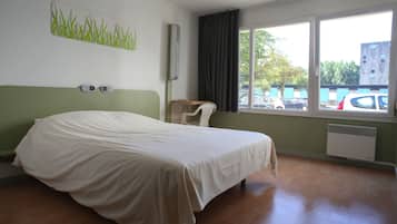 Double Room | Desk, blackout drapes, soundproofing, free WiFi