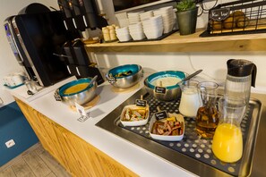 Petit déjeuner buffet (8.9 EUR par personne)