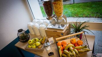 Desayuno buffet todos los días (EUR 8.9 por persona)