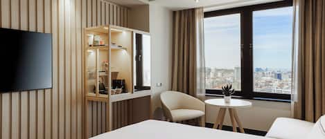 The Level Grand Premium | Premium bedding, minibar, in-room safe, desk