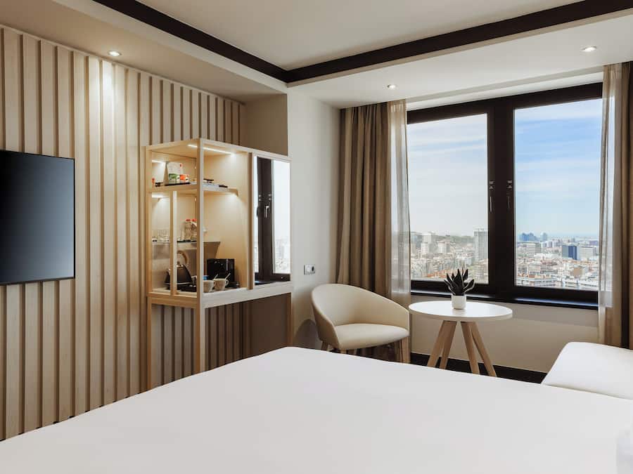 The Level Grand Premium | Premium bedding, minibar, in-room safe, desk