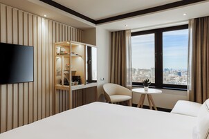 The Level Grand Premium | 高档床上用品、迷你吧、客房内保险箱、办公桌