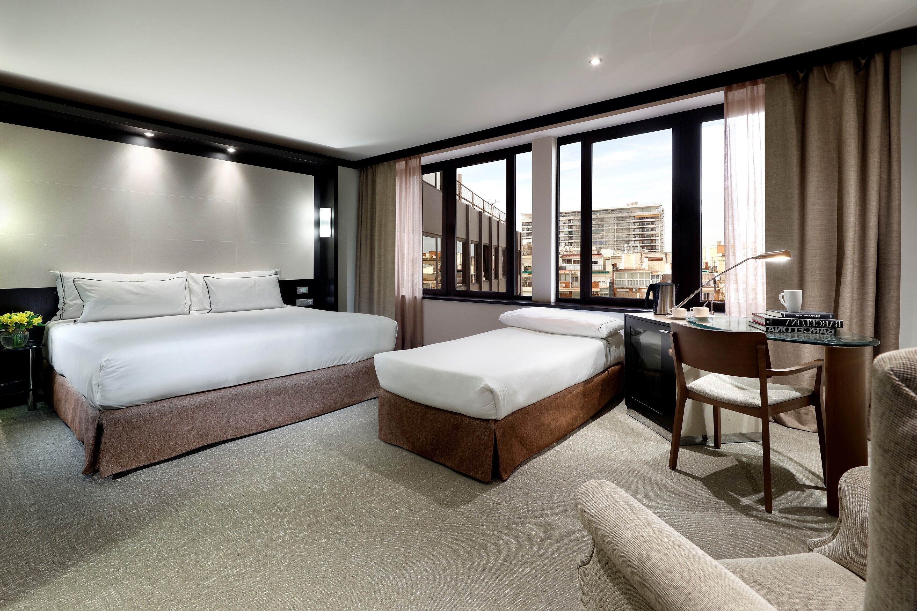 standard triple room | premium bedding, minibar, in-room safe, desk