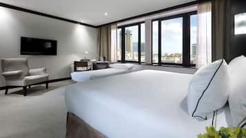 Standard Triple Room | Premium bedding, minibar, in-room safe, desk