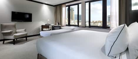 Standard Triple Room | Premium bedding, minibar, in-room safe, desk