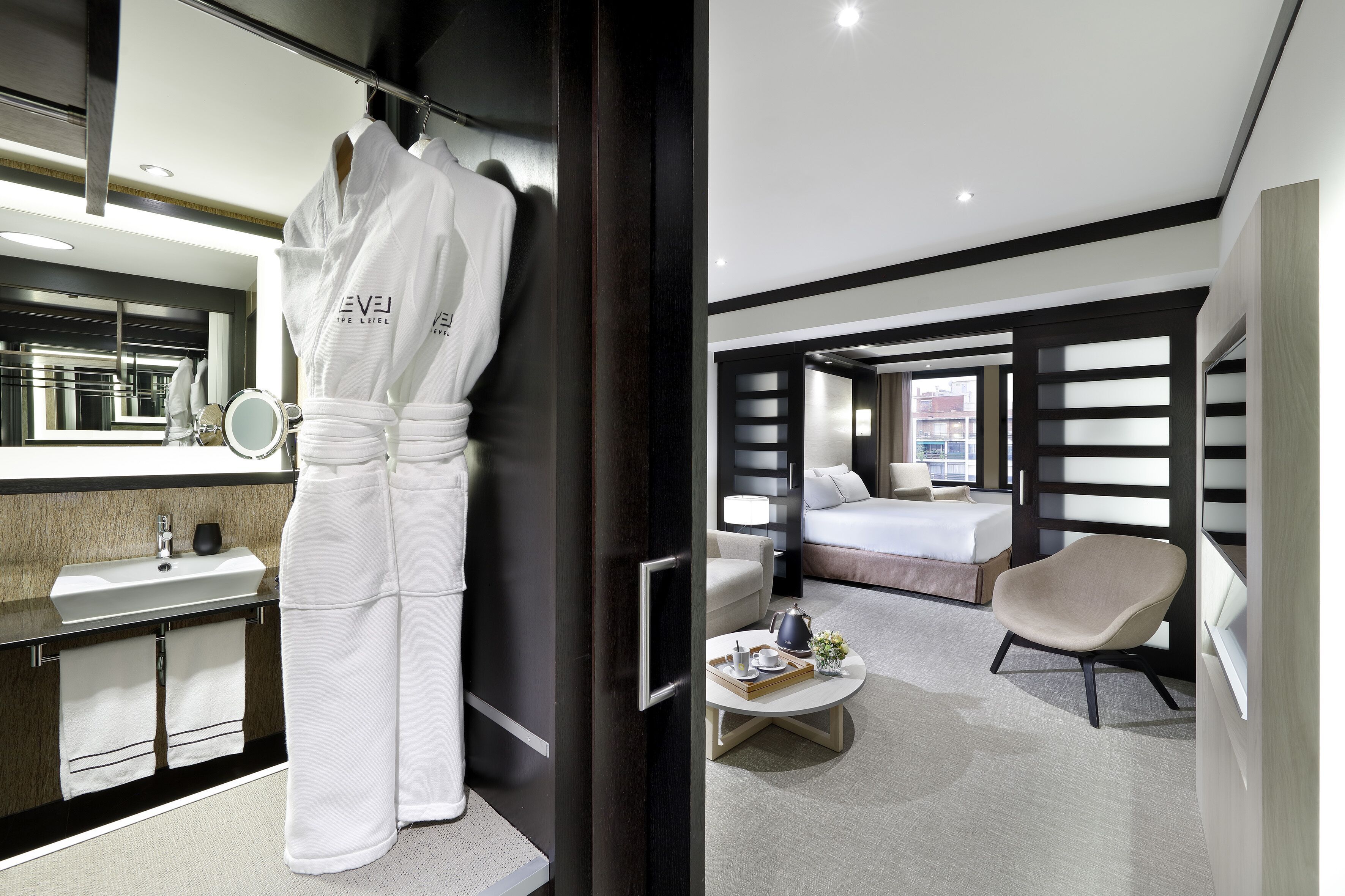 Premium bedding, minibar, in-room safe, desk