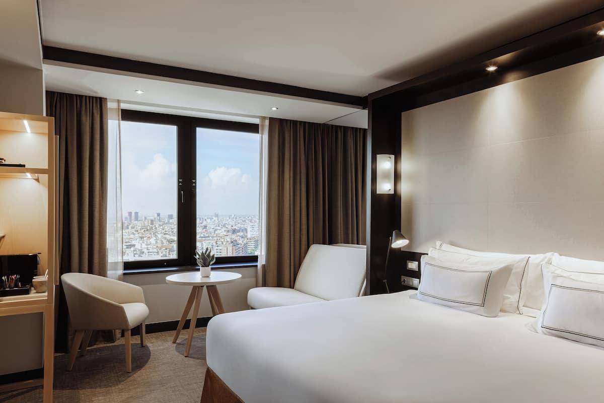 The Level Grand Premium | Sengetøy av topp kvalitet, minibar, safe på rommet og skrivebord