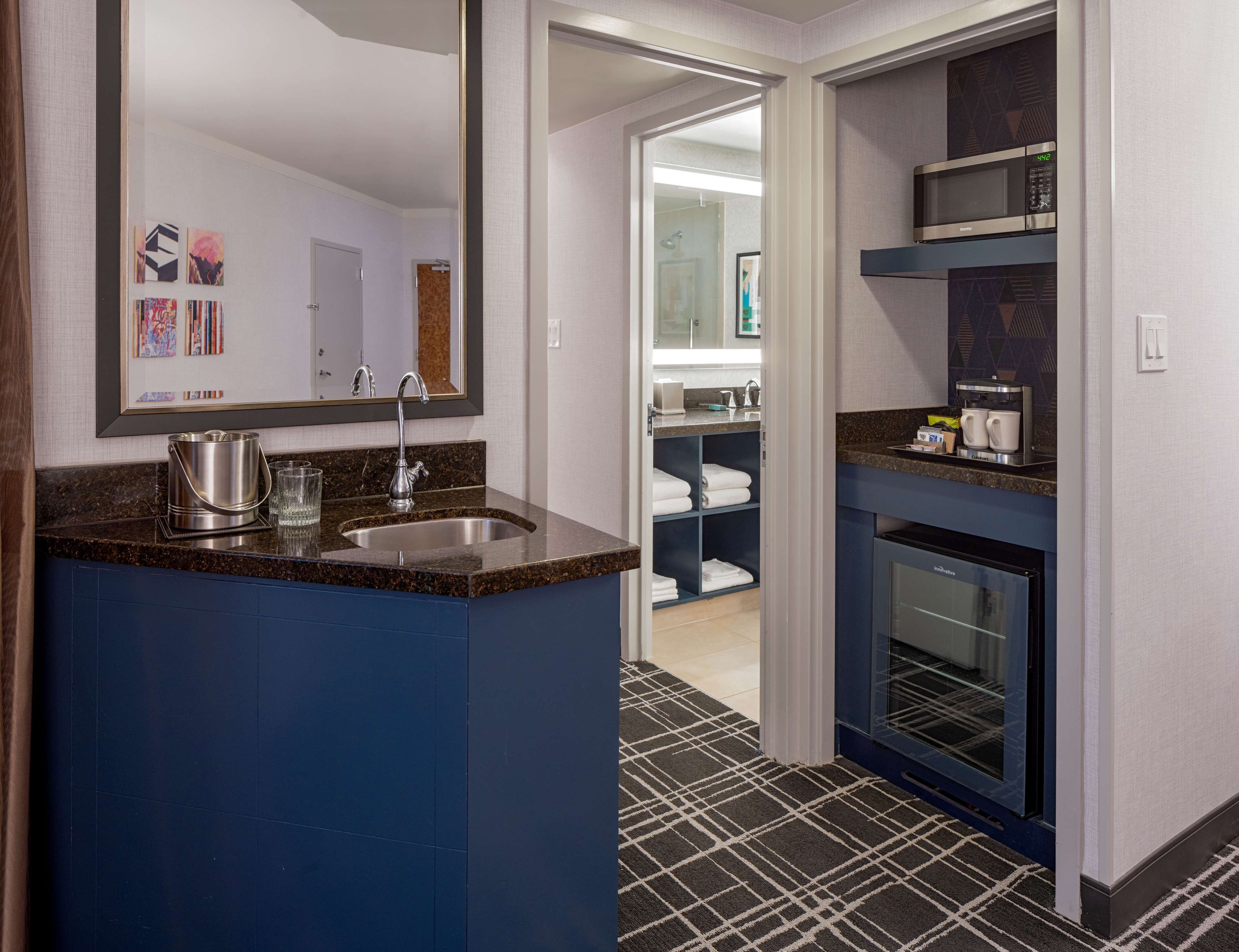 in-room safe, desk, laptop workspace, soundproofing