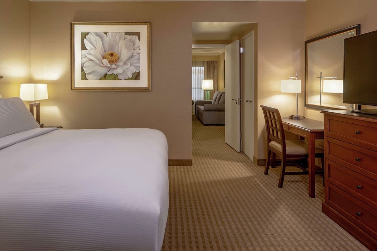 1 quarto, cofres nos quartos, escrivaninha