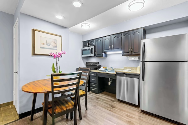 Suite, Multiple Beds, Non Smoking (with Sofabed, Full Kitchen) | Desk, laptop workspace, blackout drapes, iron/ironing board