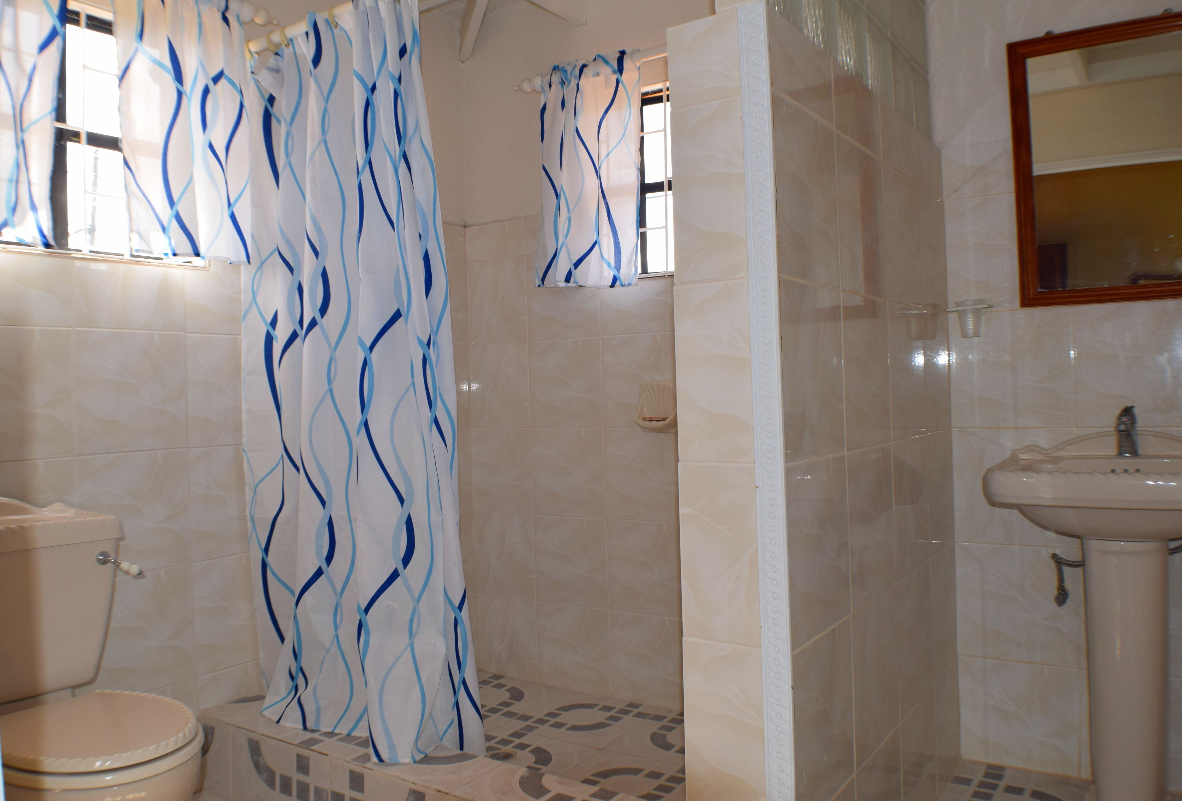 apartment, 2 bedrooms | bathroom | shower, towels