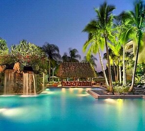 Pool - Bonaventure Resort & Spa (Weston)