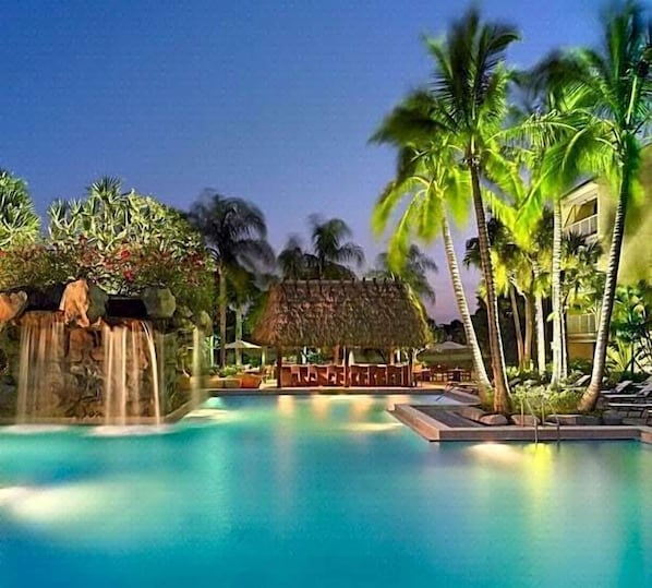 3 piscines extérieures