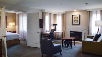 Suite, 2 Bedrooms, Non Smoking | 1 bedroom, premium bedding, in-room safe, desk