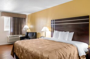 Premium bedding, desk, blackout curtains, iron/ironing board - Quality Inn McComb (McComb)
