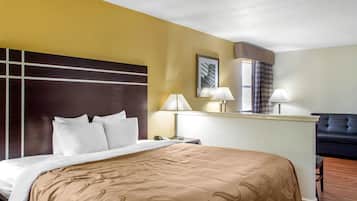 Suite, 1 cama de matrimonio grande, no fumadores | 1 dormitorio, ropa de cama de alta calidad, escritorio y cortinas opacas
