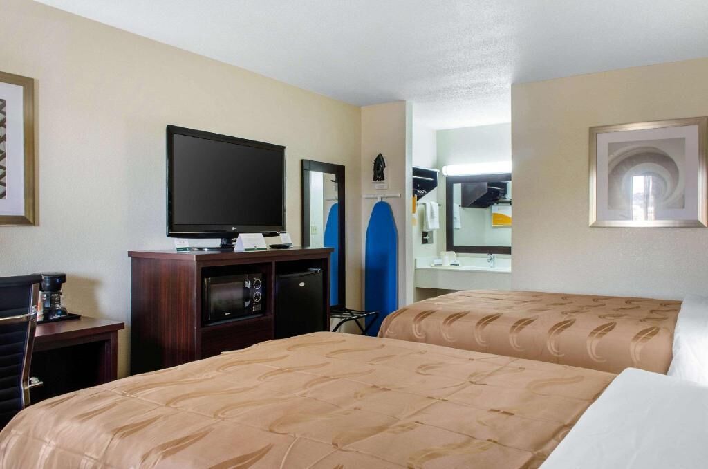 Ropa de cama de alta calidad, escritorio y cortinas blackout 