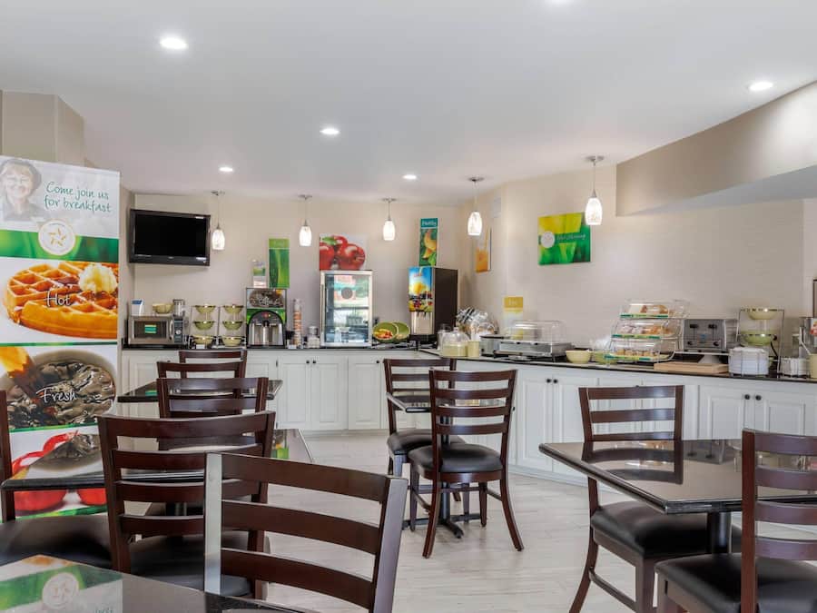 Free daily continental breakfast