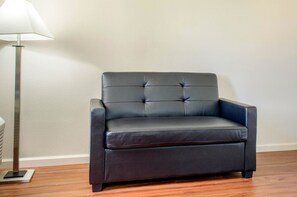 Suite, 1 King Bed, Non Smoking