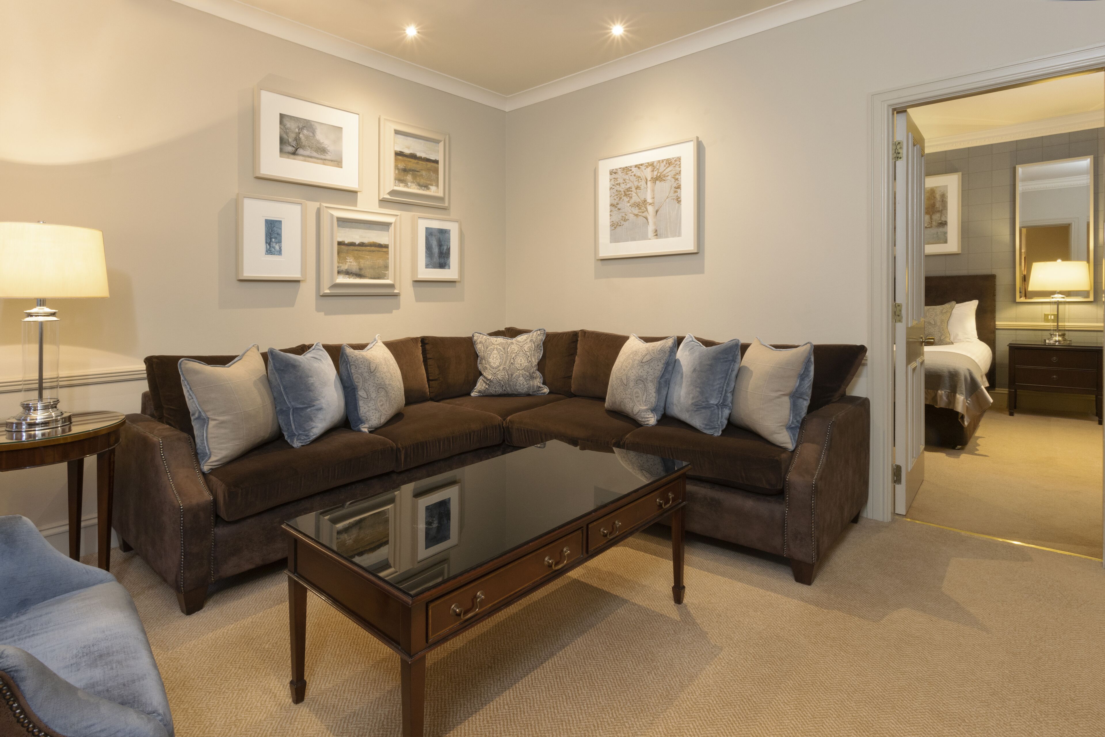 king suite | living area | 32-inch flat-screen tv with satellite channels, tv, ipod dock