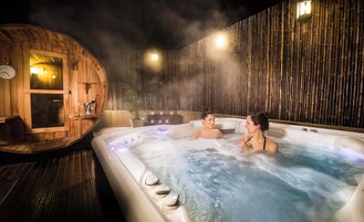 Sauna, hot tub, steam room