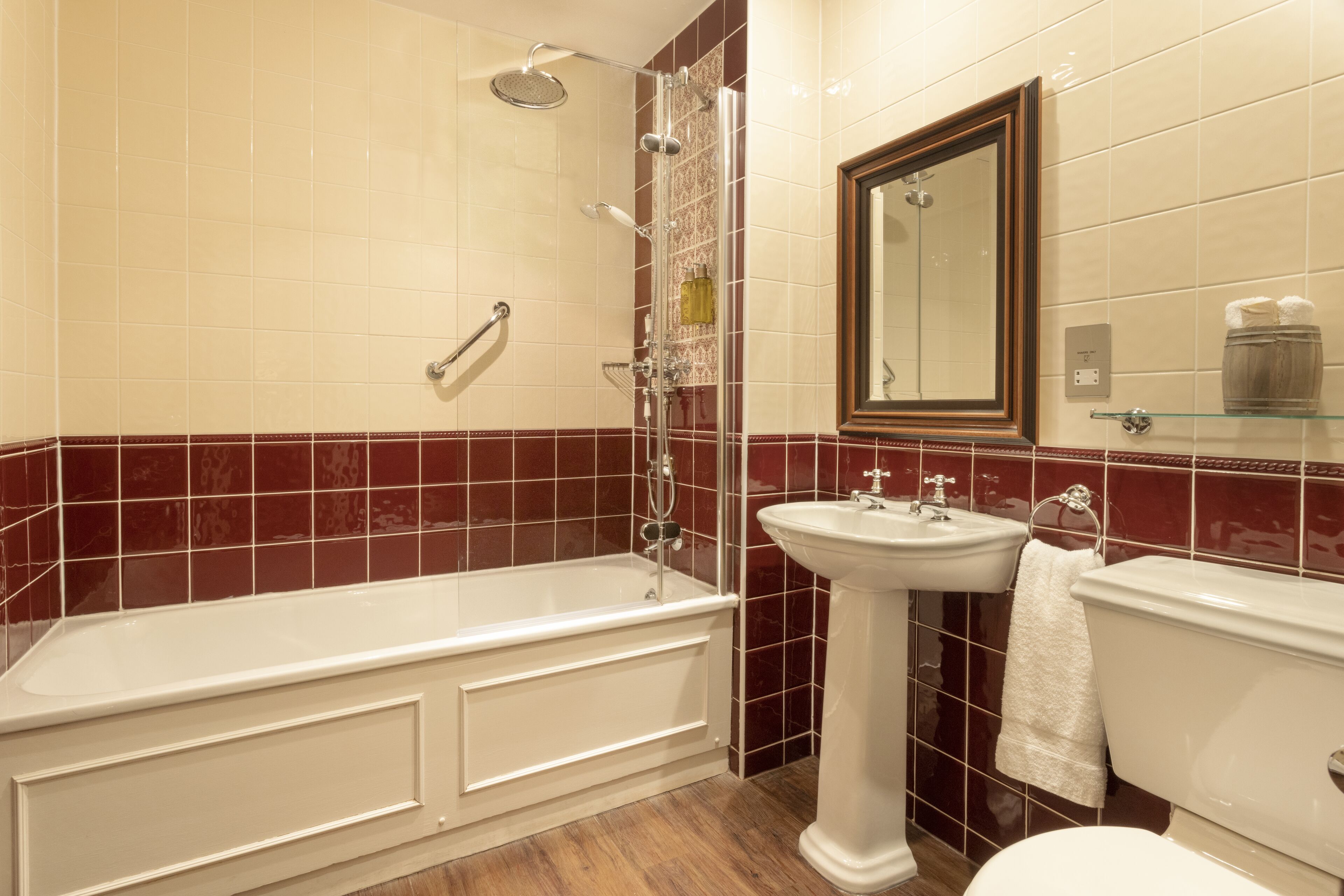 combined shower/bathtub, free toiletries, hair dryer, towels