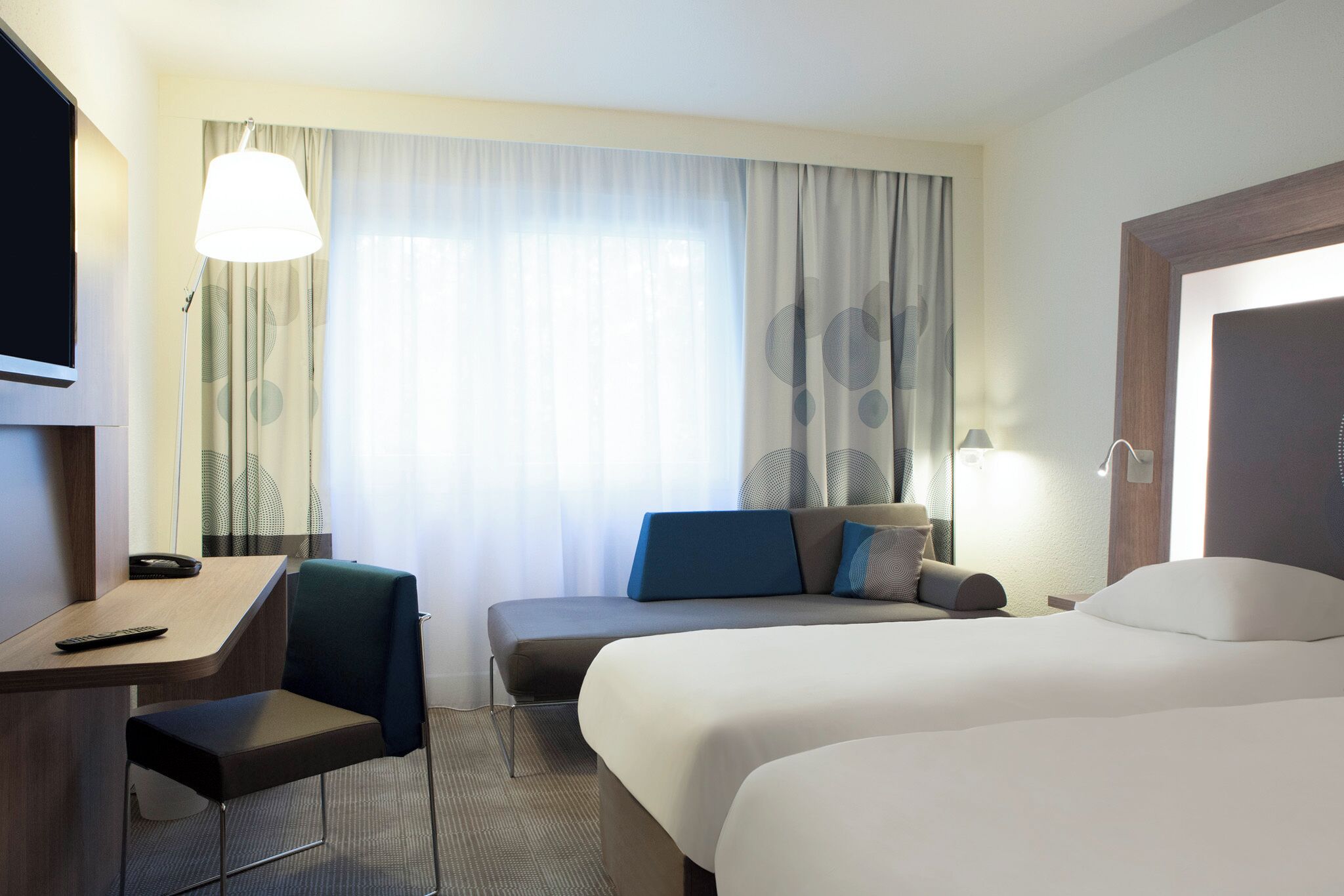 Chambre classique, Plusieurs lits (with 1 Daybed) | 1 chambre, minibar, coffre-fort, bureau