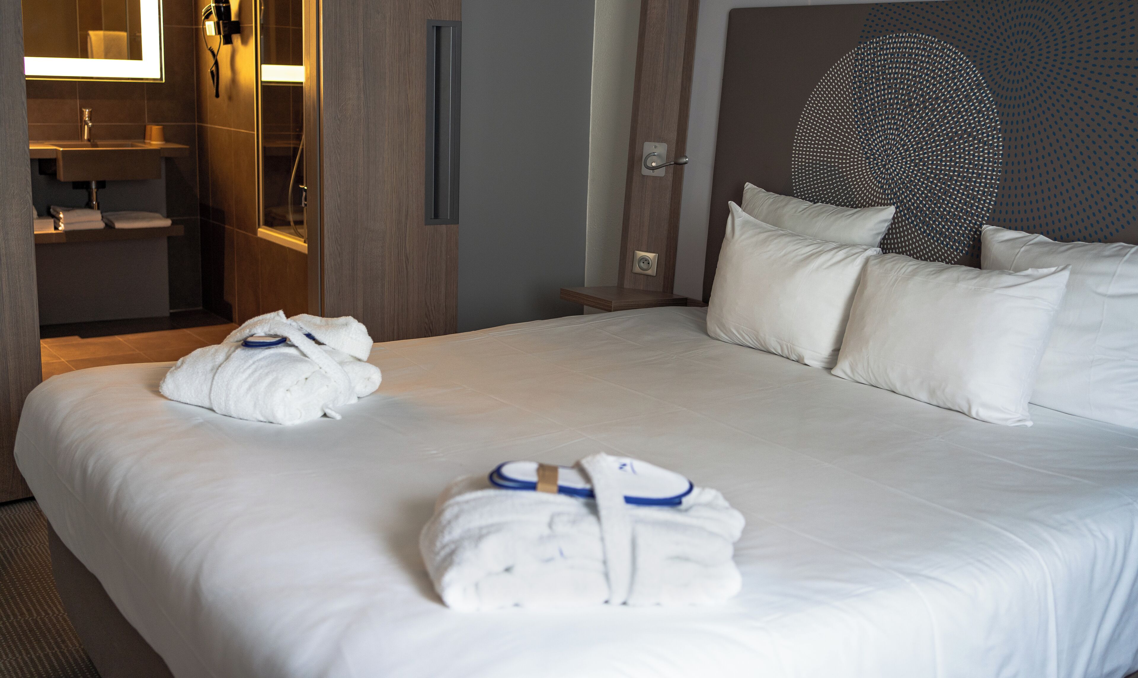 Suite, 1 grand lit et 1 canapé-lit | 1 chambre, minibar, coffre-fort, bureau