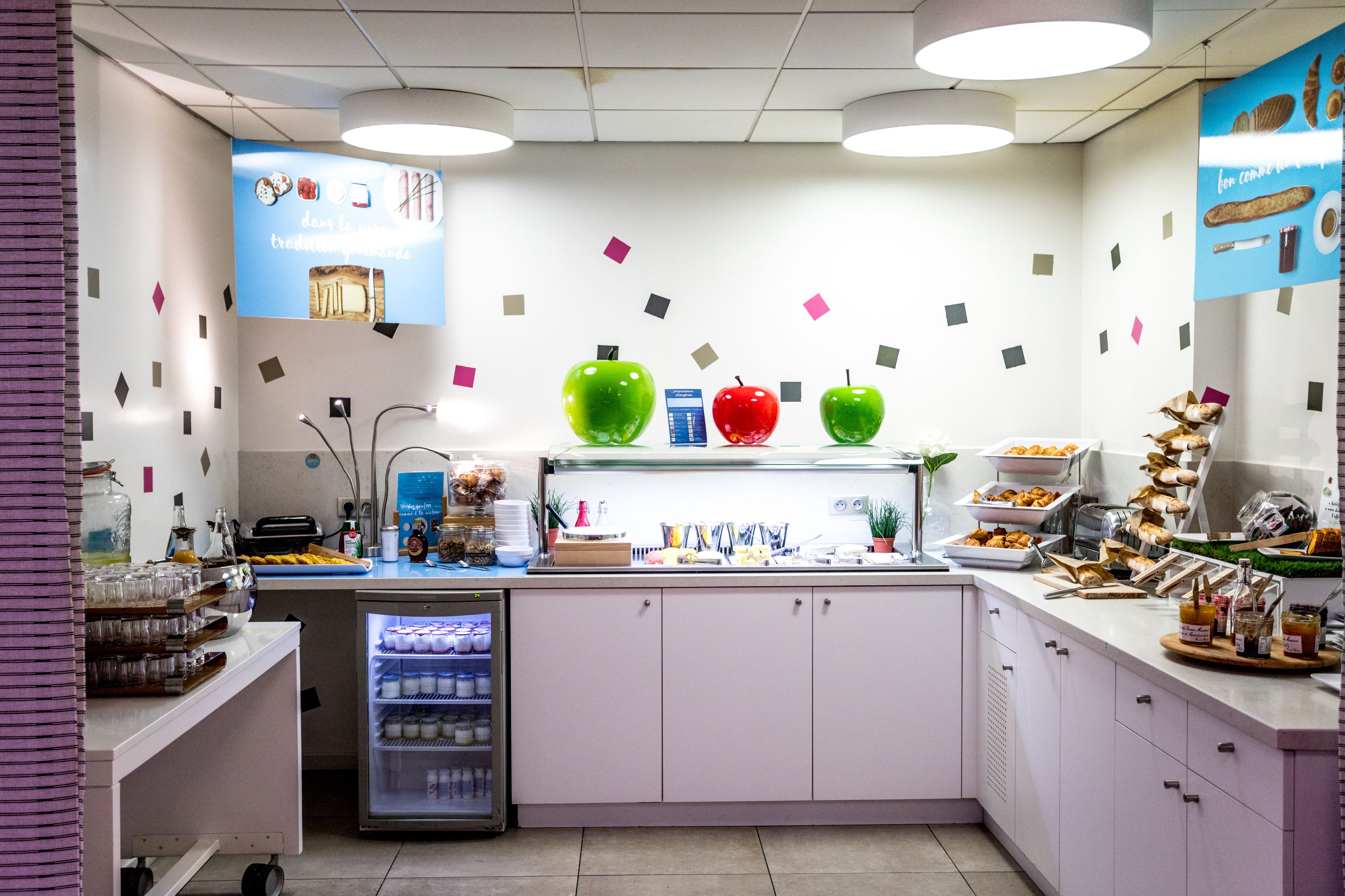 daily buffet breakfast for a fee