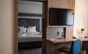 Suite, 1 Queen Bed with Sofa bed | 1 bedroom, minibar, in-room safe, desk - Novotel Fontainebleau Ury (Ury)
