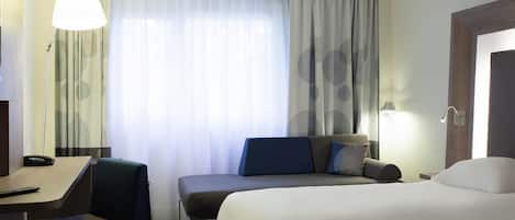 Classic Room, Multiple Beds (with 1 Daybed) | 1 bedroom, minibar, in-room safe, desk